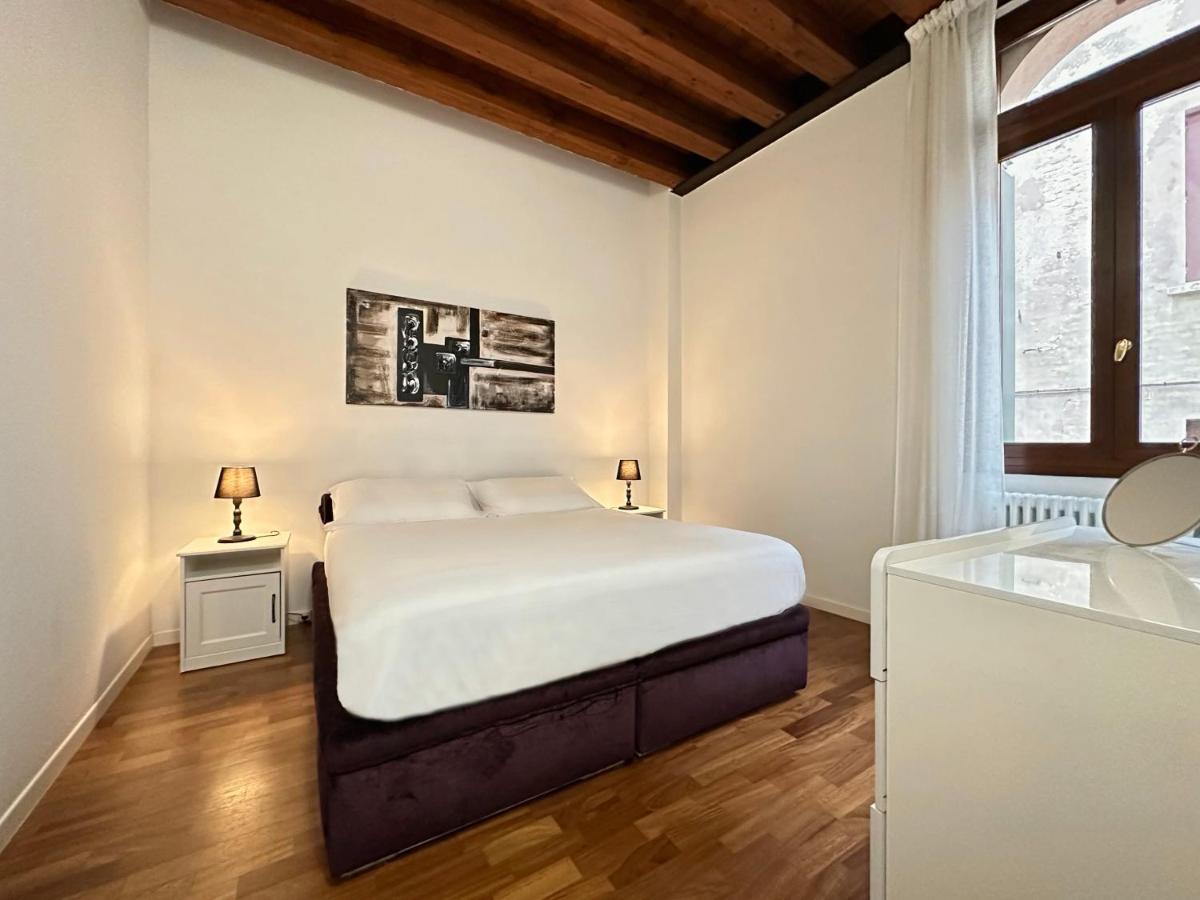 Tarvisium Luxury Apartment: Un'Oasi Di Eleganza Treviso Luaran gambar