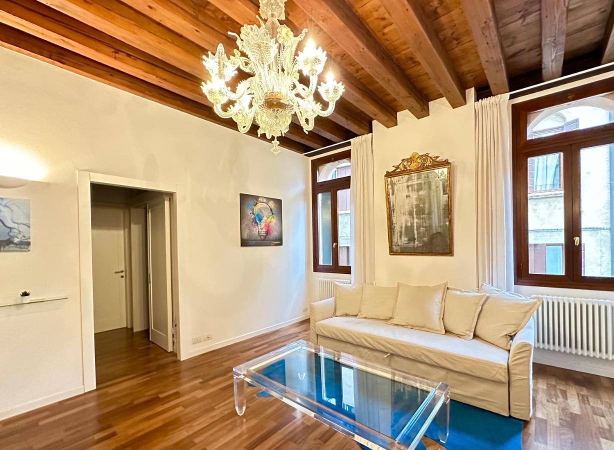 Tarvisium Luxury Apartment: Un'Oasi Di Eleganza Treviso Luaran gambar